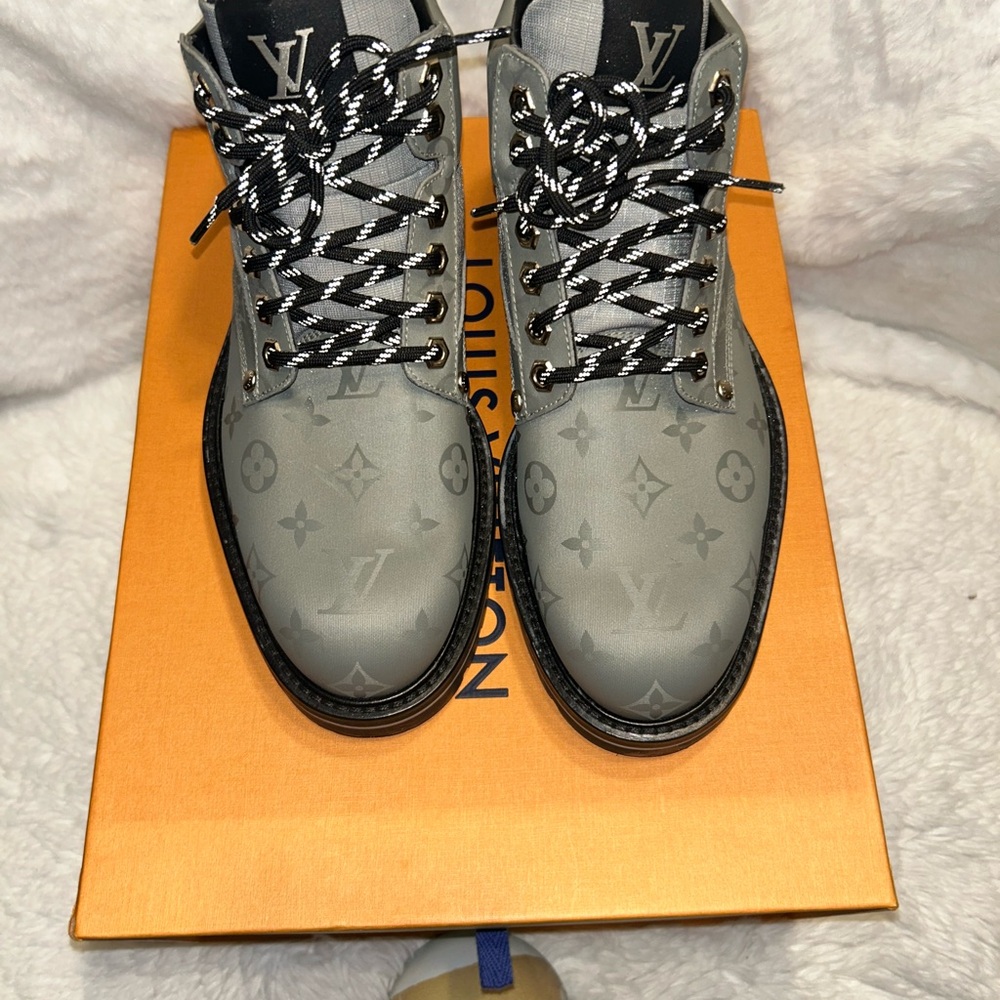Louis‎ Vuitton Green Canvas Lace Up Boots - Picture 3 of 14